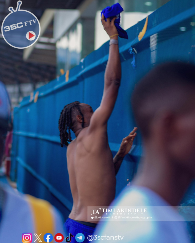 Pyagbara giving out his jersey