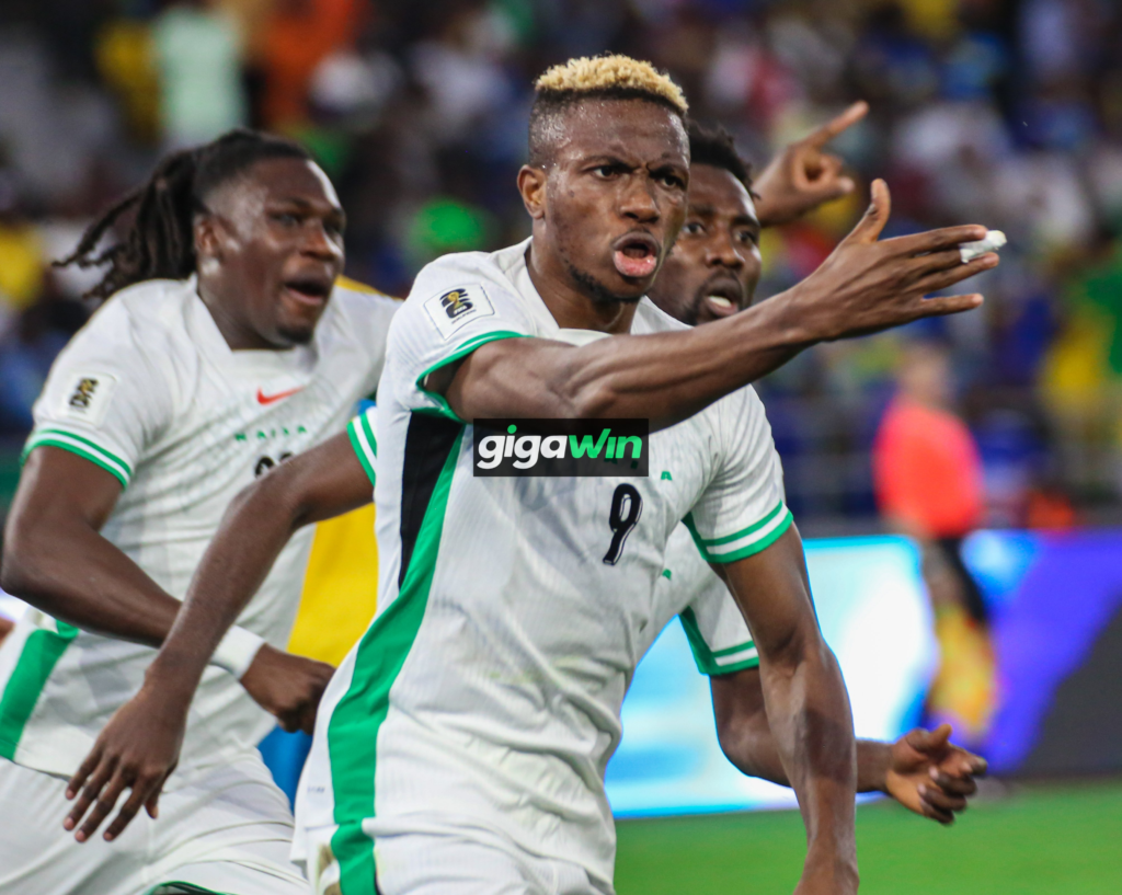 Victor Osimhen celebrates