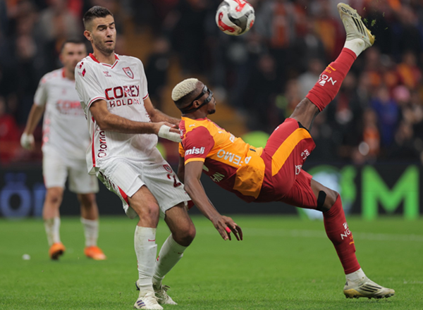 Osimhen hit double digit goals with overhead kick